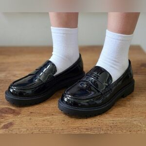 Old Navy Black Patent Leather Loafer  4 Girls